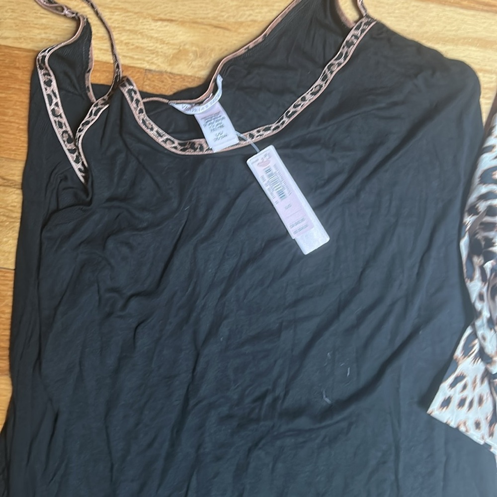 NWT Victoria's Secret Leopard Print Nightgown 
NWOT Long sleeve Nightgown - Picture 2 of 5